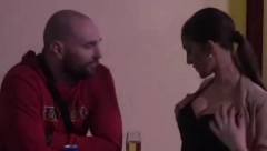 BEZ IMALO DOSTOJANSTVA Anđela unosi Zvezdanu grudi u facu, provocira ga bezobrazno, a onda usledila akcija pred svima! (VIDEO)