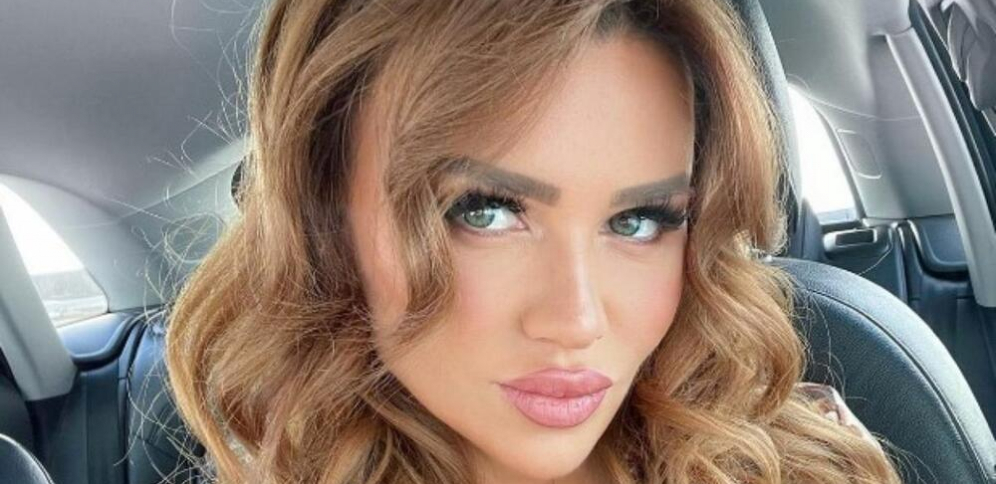 GOLA STANIJA DOBROJEVIĆ Okrenula zadnjicu u minijaturnom bikiniju, a javnost šokirana njenim intimnim delovima! (FOTO)