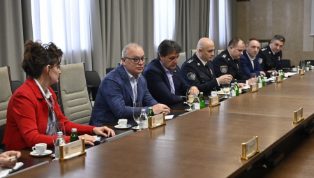 NAJAVLJENE BITNE PROMENE ZA SIGURNOST U SAOBRAĆAJU Vesić: Radićemo na izmeni zakonskih propisa i prevenciji saobraćajnih nesreća