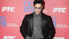 TATA MU JE PRODUCENT, A PESMU JE SNIMIO U ORMANU UMESTO U STUDIJU Filip Baloš ponosan na sebe i pesmu koju je napravio (VIDEO)