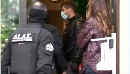 SRBI PLJAČKALI ZLATARE PO ATINI Plen vredan više od 300.000 evra, osumnjičeni da su članovi "Pink Pantera"