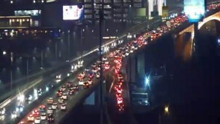 LANČANI SUDAR NA AUTOPUTU BEOGRAD-NIŠ Udes u centru prestonice napravio saobraćajni krkljanac