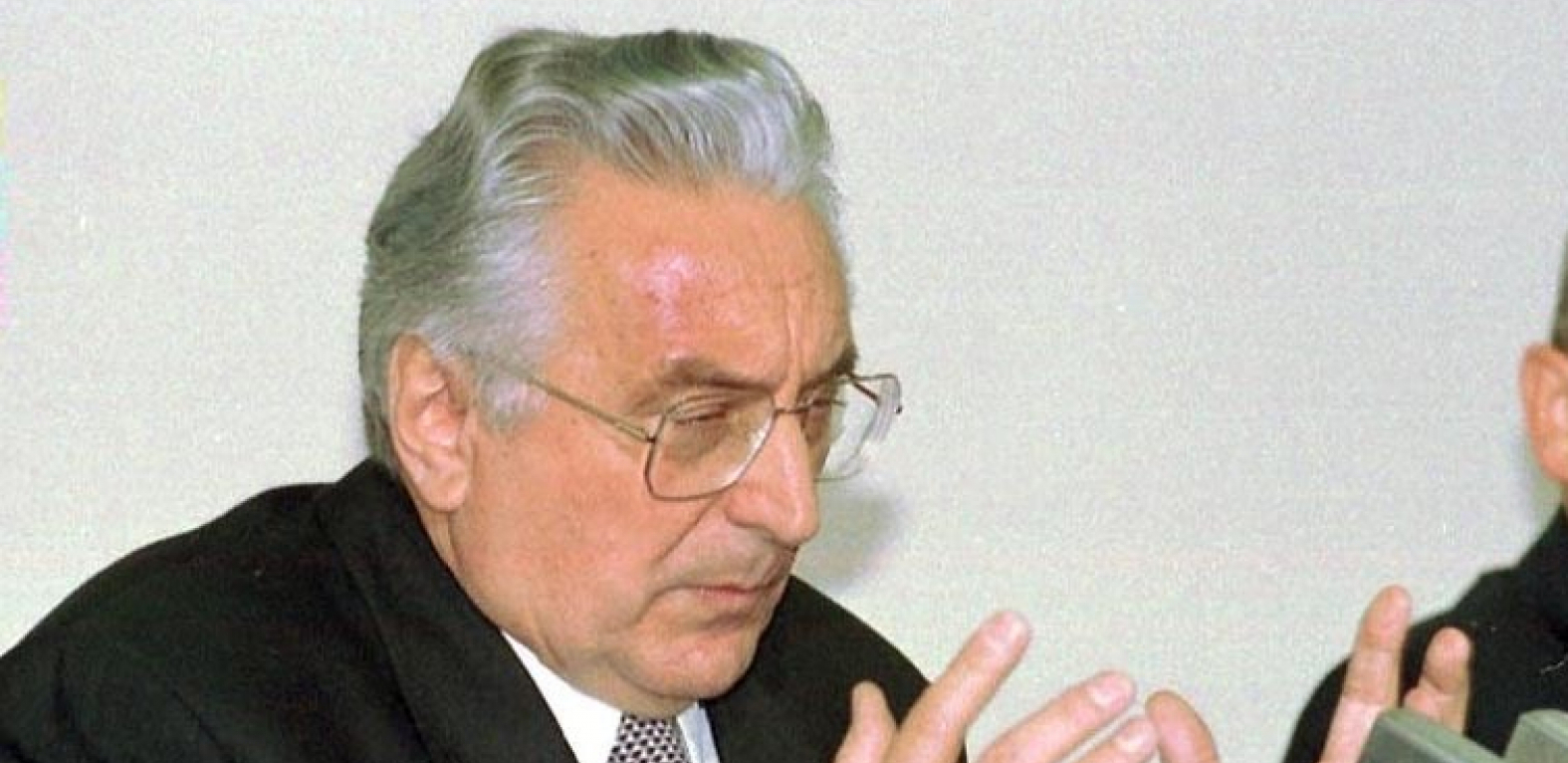 VIC DANA Ne možeš danas, umro je Franjo...