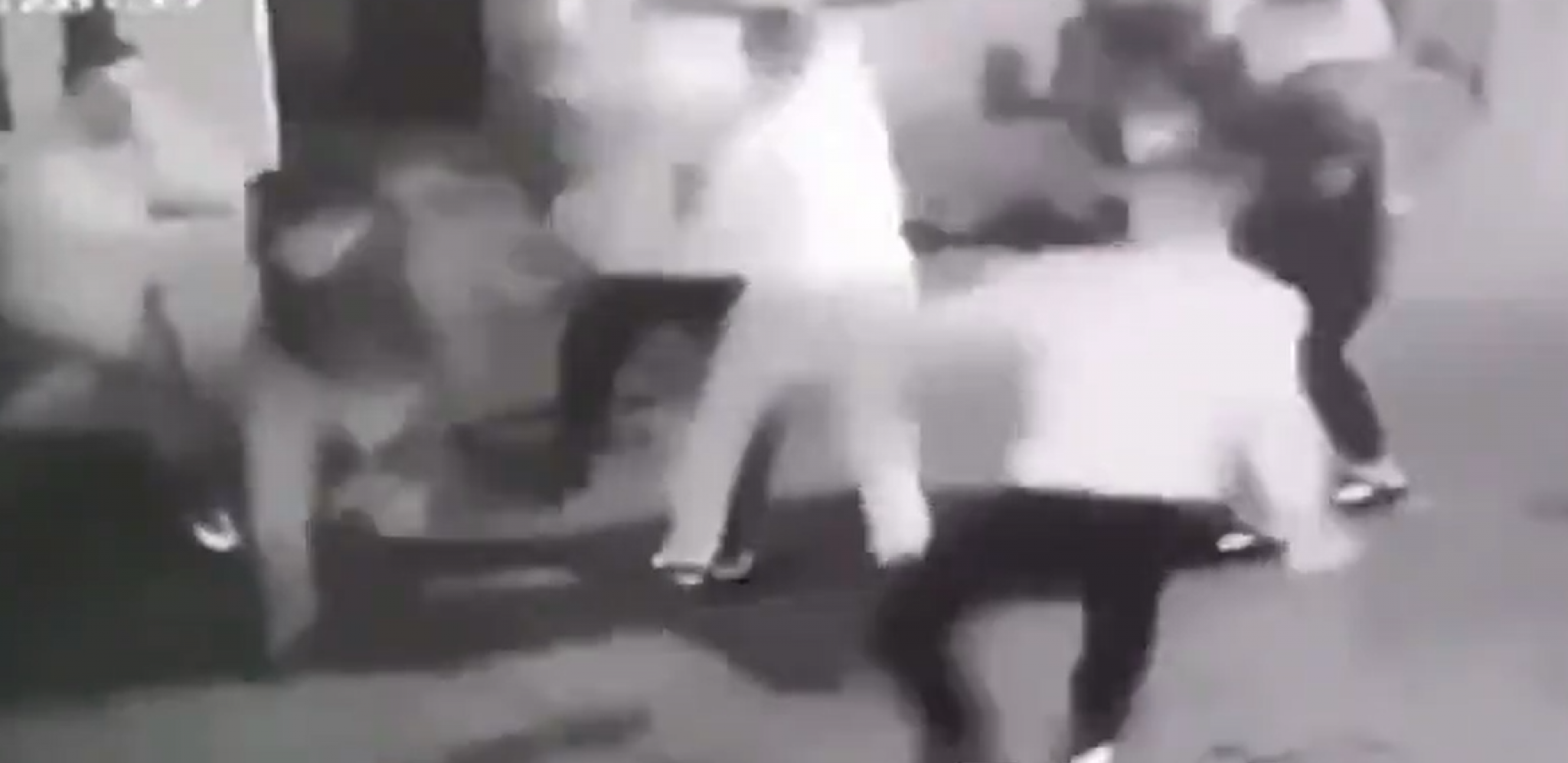 ZA NASILNIKE IZ LAZE TELEČKOG UKUPNO POLA VEKA ROBIJE Naskakivali na glavu momcima, šutirali onesvešćenog, pa jedan izbo nožem trojicu  (VIDEO)