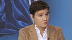 BESMISAO "BOMBA" NASLOVA "DANASA" I "NOVE" JE ZAPANJUJUĆI Premijerka Brnabić pokazala ko je STALNA meta tajkunskih medija (FOTO)