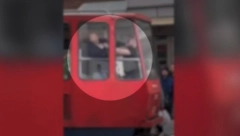 SEVALE PESNICE U TRAMVAJU NA BANOVOM BRDU Snimljena krvnička tuča putnika u Požeškoj (VIDEO)