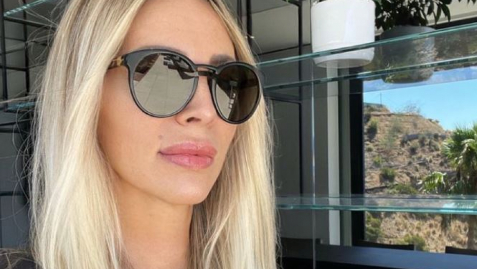 DA LI SE SEĆATE SANDRE? Bila je najpoželjnija voditeljka, a danas javno traži muža FOTO