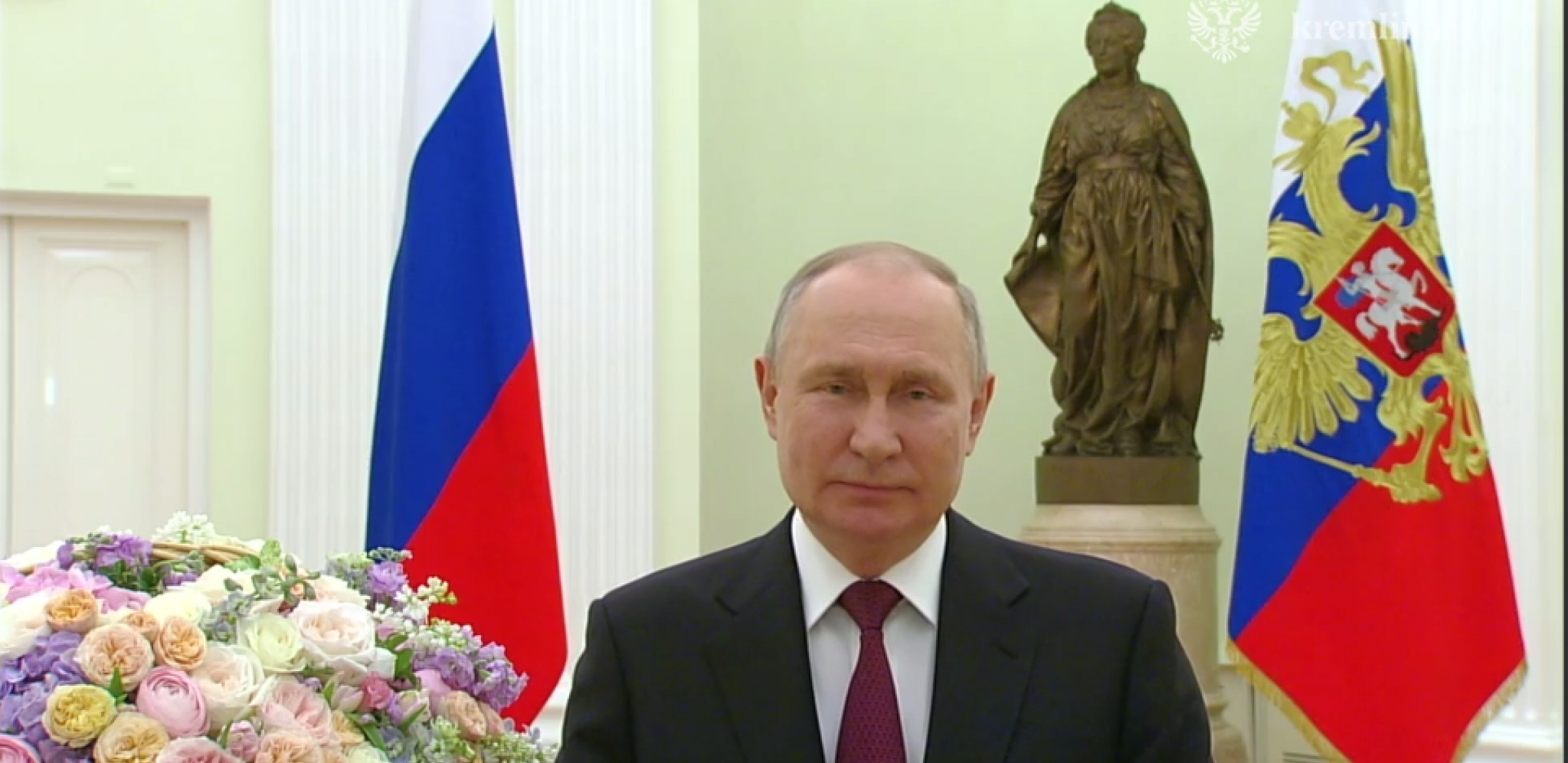 EVO ZAŠTO PUTIN POSEBNO POŠTUJE ŽENE Ruski lider čestitao Međunarodni dan žena (VIDEO)