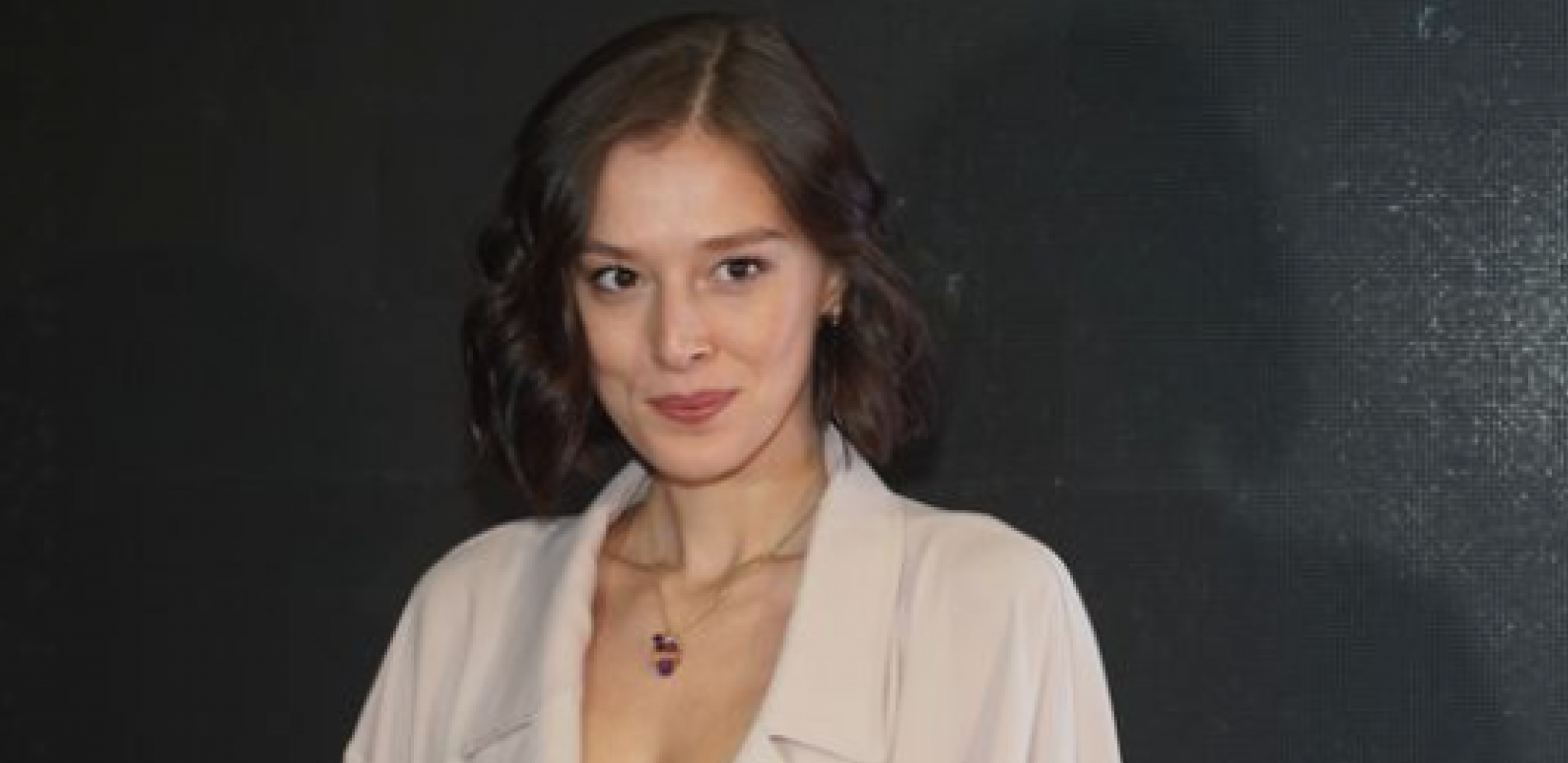 MILENA RADULOVIĆ POKAZALA PRAVO LICE Svi u šoku zbog izdanja glumice, ovako zaista izgleda!