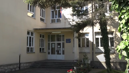DETALJI VANREDNE SITUACIJE U OSNOVNOJ ŠKOLI U LOZNICI Mogla je da eksplodira, bombu su sklonili što dalje od dece!