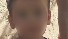 DEČAK (6) UPAO U SEPTIČKU JAMU I UDAVIO SE, DOK JE OTAC SPAVAO U SOBI Sopot zavijen u crno zbog užasne tragedije
