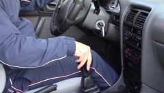 NEOČEKIVANA PROMENA Mladi sve više traže automobile sa manuelnim menjačem