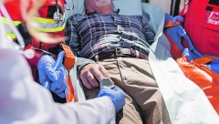 KRVAVI PIR NA VOŽDOVCU: Muškarac izboden, sa teškim povredama prevezen u bolnicu