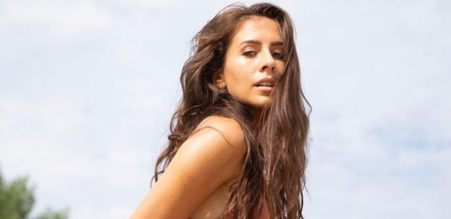 IVANA DUDIĆ PONOVO ZAPALILA DRUŠTVENE MREŽE Gola vitka noga prelepe glumice poremetila muški rod (FOTO)