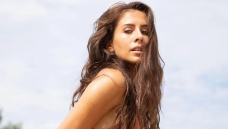 IVANA DUDIĆ PONOVO ZAPALILA DRUŠTVENE MREŽE Gola vitka noga prelepe glumice poremetila muški rod (FOTO)