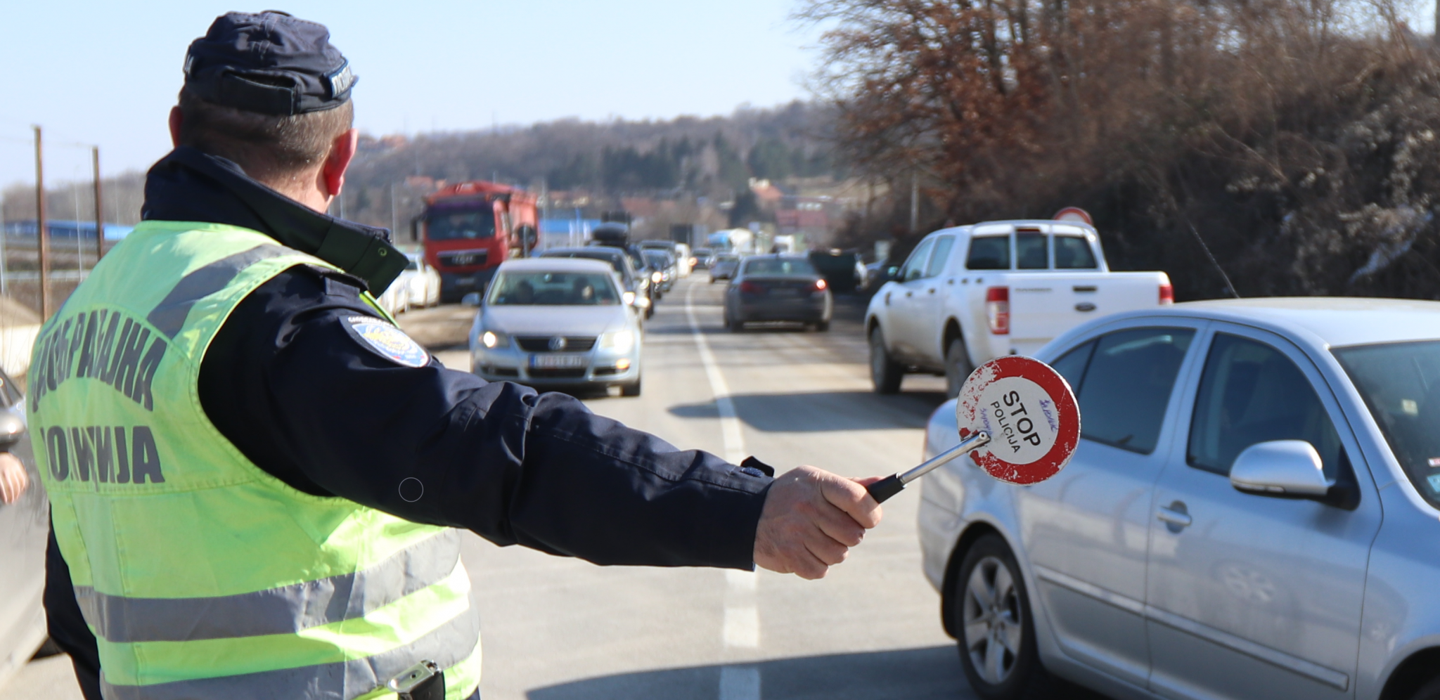 NOĆNA MORA SVIH BAHATIH VOZAČA Saobraćajci oduzeli osam automobila, među njima tinejdžer od 17 godina