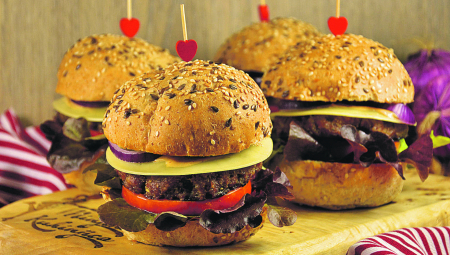 SPREMITE IH ZA 10 MINUTA Najukusniji domaći burgeri prave se tako brzo