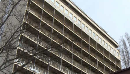 DEVOJČICU IZ JAKOVA NAPALA TRI VLASNIČKA PSA Oglasio se direktor ''Instituta za majku i dete'' o stepenu njenih povreda