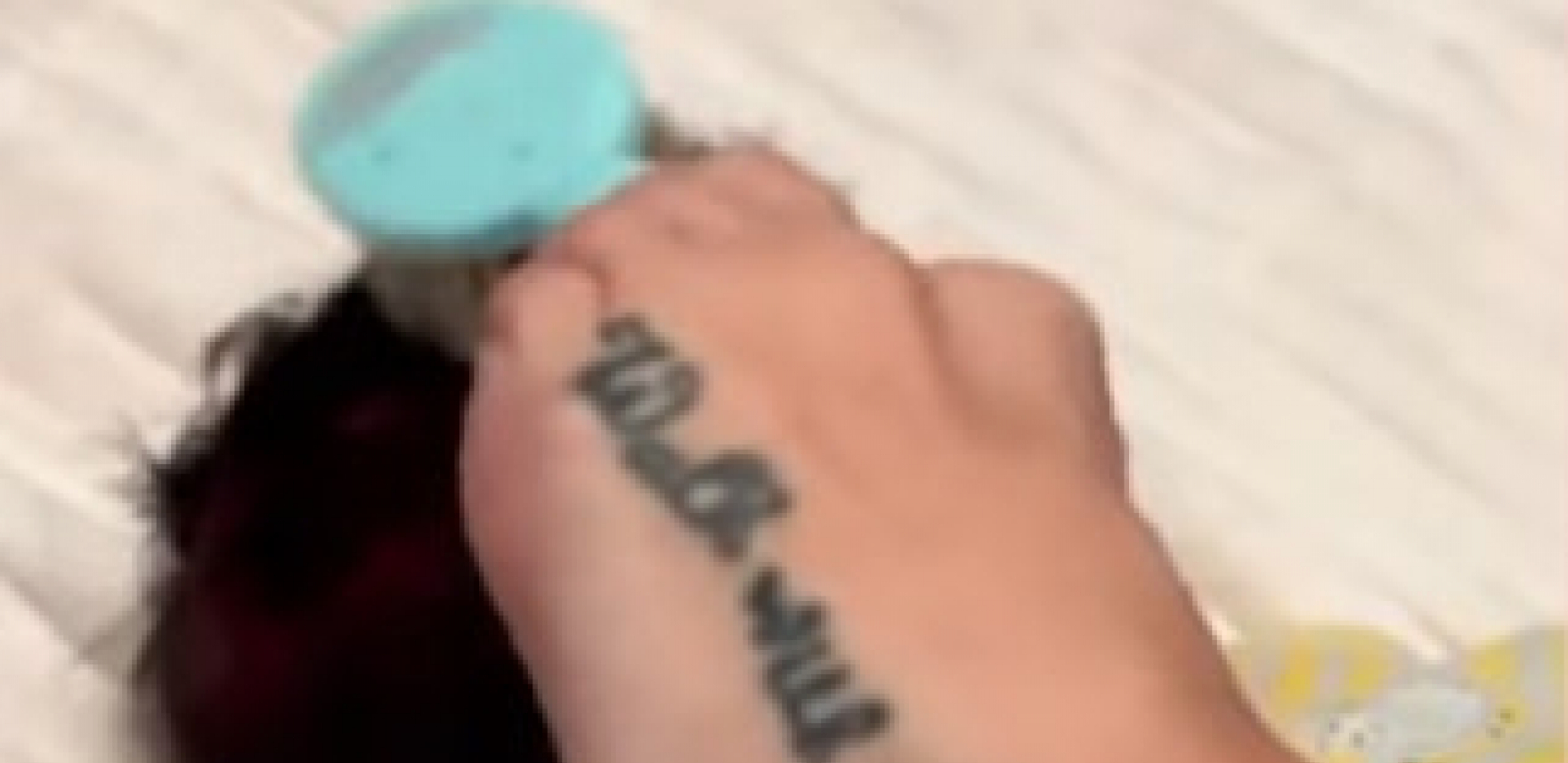 NEŽNOST NA KUB Rastopićete se kad vidite kako Dejana češlja preslatku ćerkicu Laru