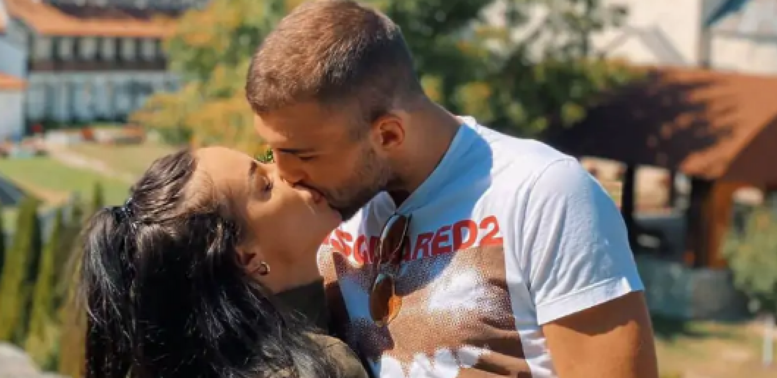 SVI DETALJI SLAVLJA KOD PORODICE RAŽNATOVIĆ Za rođenje Krstana se nije štedelo, otac po običaju najveseliji, a najviše ga pogodila ova pesma (VIDEO)