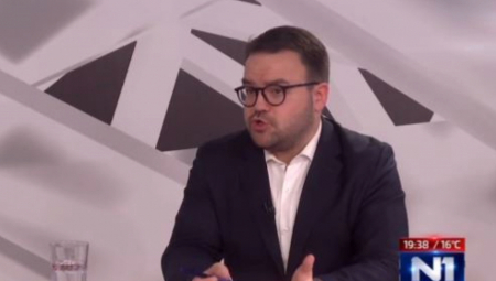 TRESLE SE GAĆE! Glume velike patriote, a pred Lajčakom nisu smeli ni da pisnu!