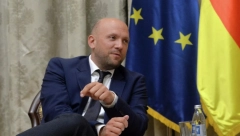 Poruka specijalnog izaslanika Nemačke za Balkan Manuela Saracina: Mlada možda nije lepa, ali brak mora da bude!