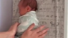 MAMA OTKRILA KAKO NAJBRŽE DA USPAVATE BEBU Jedino se na ovaj način se neće probuditi čim je stavite u krevetac!