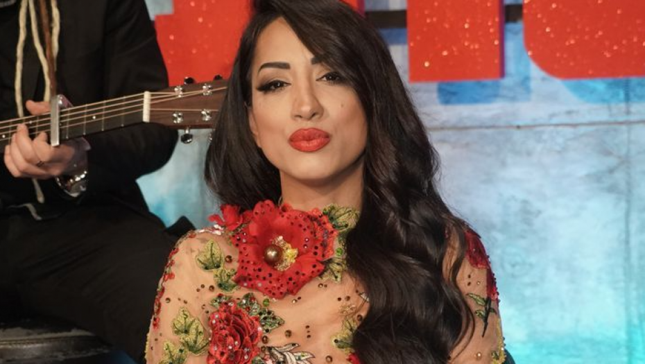 ZEJNA BEZ BRUSA U EMISIJI Gledaoci zaprepašćeno buljili u njene intimne delove, a sada isplivala fotka gde se sve ocrtava i vidi (FOTO)