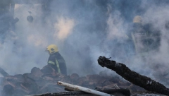 VELIKI POŽAR NA PORODIČNOJ KUĆI KOD BAČKE TOPOLE Plamen gasili vatrogasci iz dva centra!