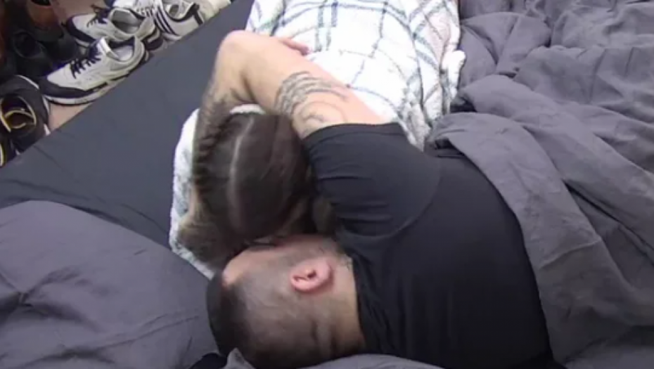 MILICA VESELINOVIĆ PONOVO DOTAKLA DNO Uhvaćena u krevetu sa Filipom, nakon svega što joj je priredio, ponizila se kao nikad do sada i zgrozila gledaoce! (VIDEO)