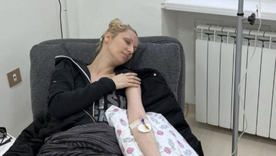 RADA MANOJLOVIĆ ZAVRŠILA U BOLNICI Fanovi uspaničeni, pevačica priznala: Od bolova nisam mogla da progovorim!