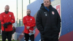 SPECIJALNI GOST NA KROVU Piksi gledao derbi Superlige (FOTO)