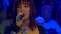 BILA JE NA VRHUNCU MUZIČKE KARIJERE, A ONDA ODJEDNOM NESTALA Big mama se potpuno povukla s scene, prodavala polovnu obuću, a evo kako danas izgleda! (FOTO)