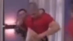 PETRUĆI POKUŠAO SAMOUBISTVO U ZADRUZI? Jezive scene, razbio flašu pa krenuo da se seče po stomaku, uznemirujuće! (VIDEO)