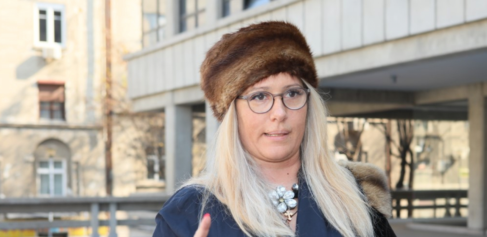 JELENA GOLUBOVIĆ PALA KAO POKOŠENA ISPRED SUDA Tuži se sa tetkom za stan od pola miliona evra, direktno joj se obratila i uputila žestoko upozorenje!