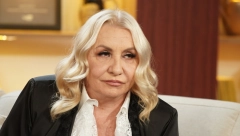 VESNA ZMIJANAC POSLE OPERACIJE OPORAVLJA SE NA BUKULJI Vidno je smršala, ali od poroka nije odustala