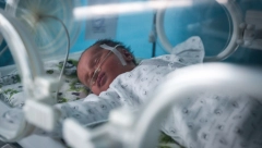 RODILA JE BEBU OD SAMO 500 GRAMA "Morala sam hitno se porodim a lekari su ga otpisali, rekli su da neće preživeti"