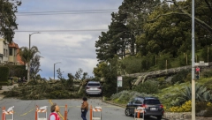 JEZIV TORNADO POGODIO KALIFORNIJU Ljudi padali na ulicama (FOTO/VIDEO)