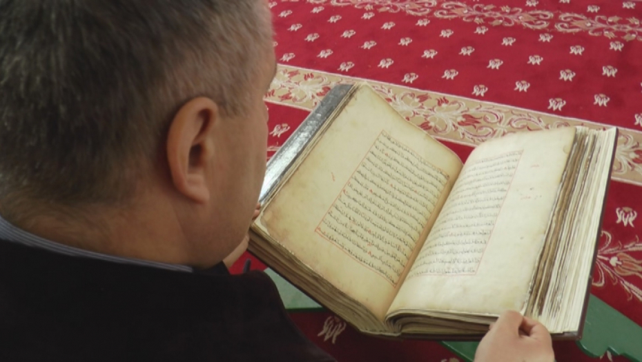 NAJSTARIJI KURAN NA BALKANU U SELU KOD PRIJEPOLJA Sveta knjiga napisana pre četiri stotine godina i predstavlja izuzetno redak primerak