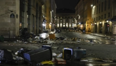 PROTESTI U FRANCUSKOJ I DALJE TRAJU Pojedini demonstranti su bacali na policiju vatromet