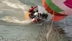 BALON PUN TURISTA POČEO DA PADA! Kamere snimile jeziv trenutak, putnici vrište dok tonu!