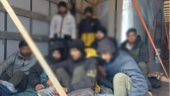 CARINICI OSUJETILI KRIJUMČARENJE 9 MIGRANATA Evo gde su se krili mladići iz Avganistana (FOTO)