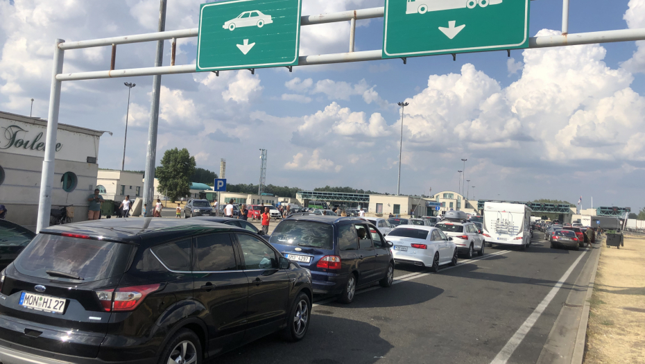 STANJE NA PUTEVIMA Očekuje se povećan saobraćaj, na granici se čeka i po sat vremena