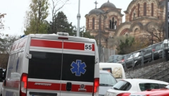 OSOBA SE ZAKLJUČALA U KUĆU I PRETI SAMOUBISTVOM Drama u Mladenovcu, vatrogasci i policija na terenu (FOTO)