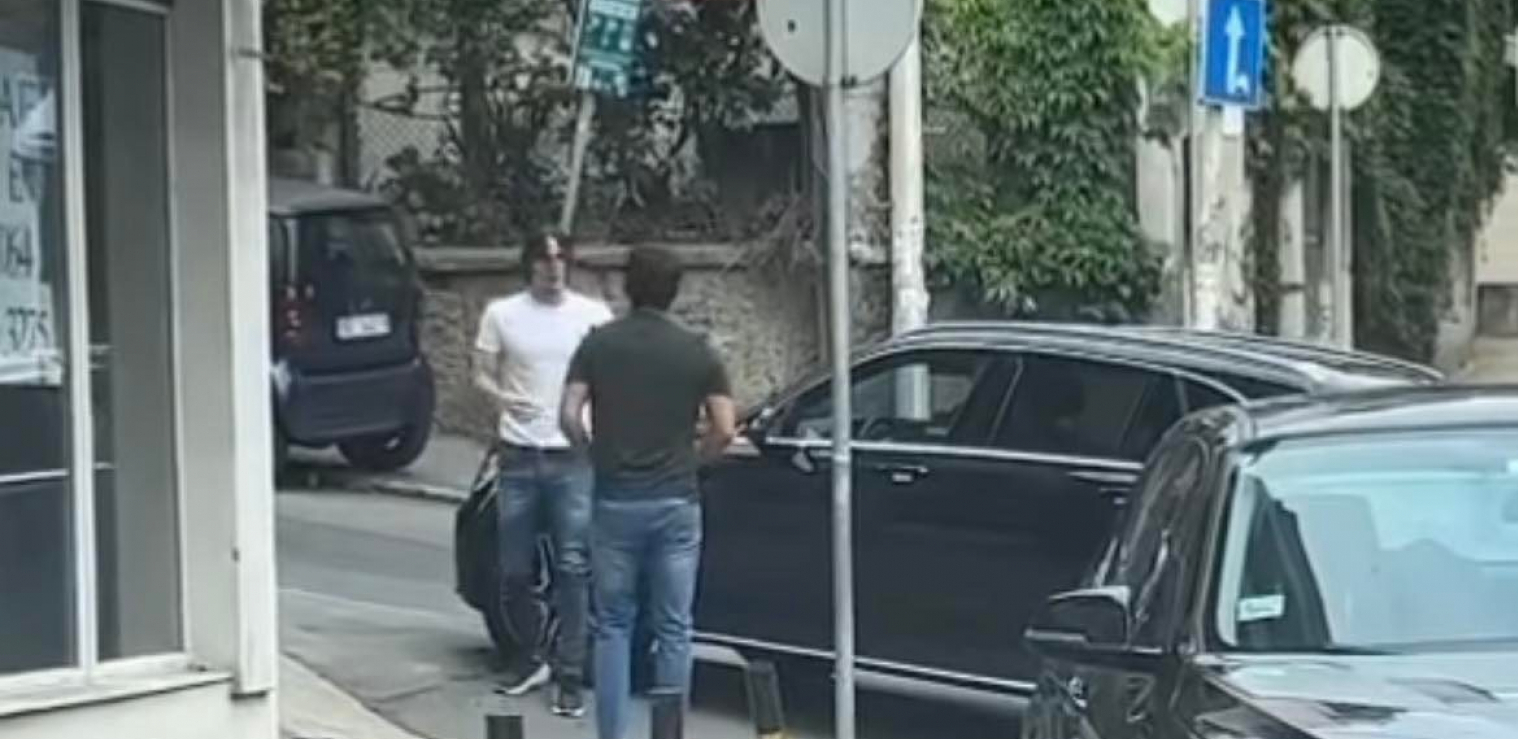 POGLEDAJTE BOKSERSKI OBRAČUN DVA VOZAČA U BEOGRADU Tuča usred bela dana na Zvezdari (VIDEO)