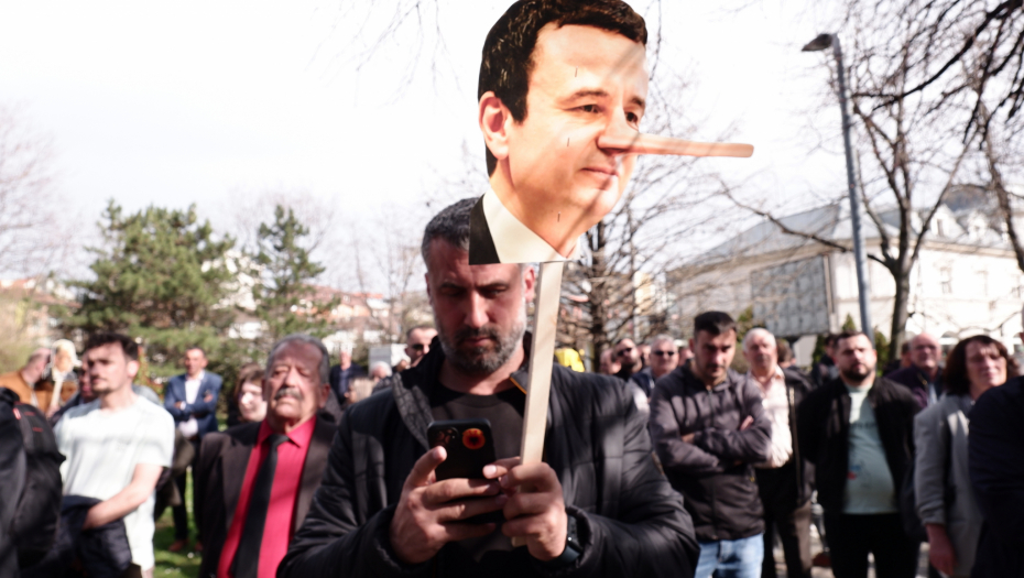 ALARMANTNO JE! Lažna država zaratila sa evroatlantskom zajednicom, Albanci ogorčeni