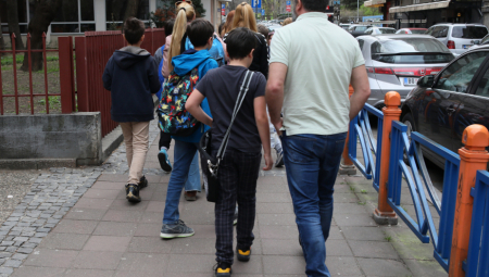 "MOJE DETE JE DOBILO TROJKU IZ LIKOVNOG U TREĆEM RAZREDU" Objava majke iz Beograda šokirala roditelje, a sada se oglasili i nastavnici