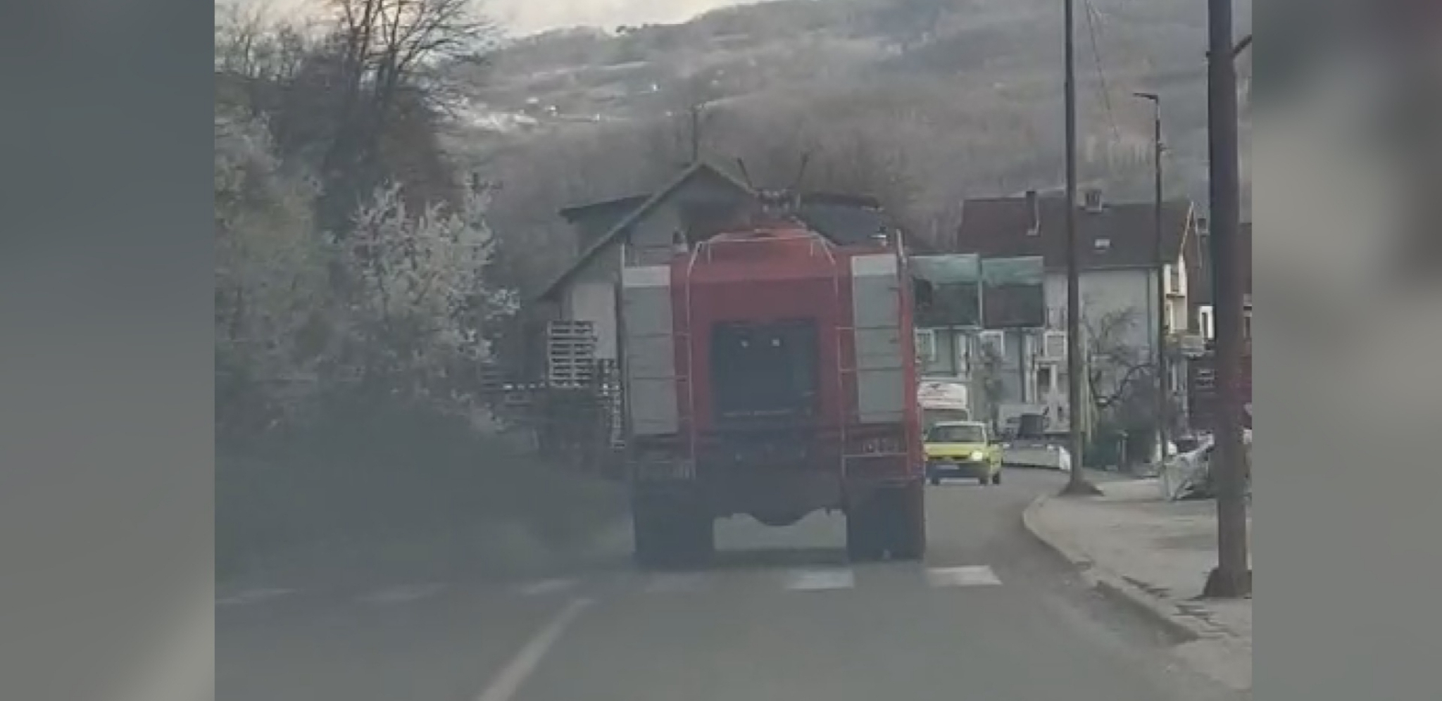 STRAVIČAN POŽAR KOD PRIBOJSKE BANJE Gore hektari šume, vatrogasne ekipe upućene na teren! (FOTO/VIDEO)
