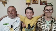 DEČACI BRUTALNO PRETUKLI VRŠNJAKA (12) U POŽAREVCU Jedan nasilnik skočio na druga, a drugi ga šutirao sve dok mu nije izuo patiku!