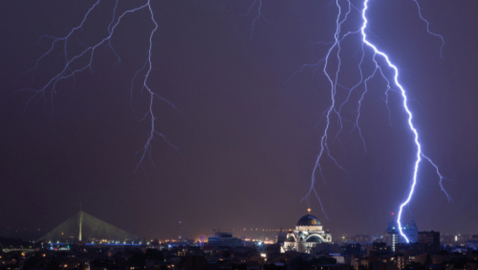 SRBIJU ĆE PREKRITI GRAD I OLUJNO NEVREME Prognoza za prvomajske praznike ne donosi ništa dobro!